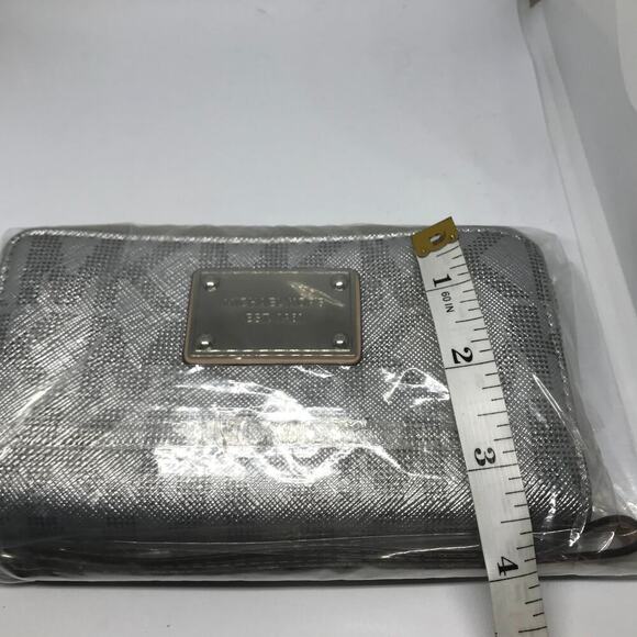 Michael Kors MK Monogram Signature Jet Silver Zip-Around Set Wristlet/Wallet - Picture 9 of 9